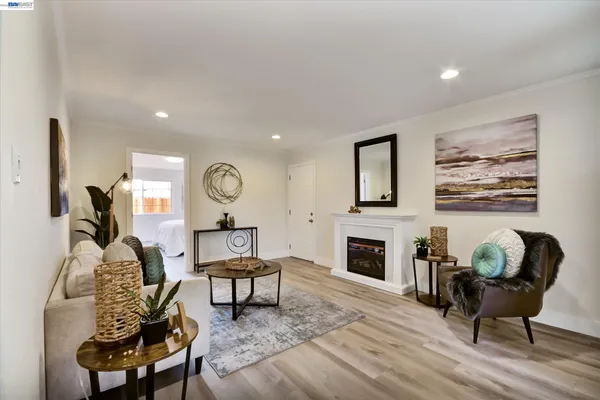 $999,999 | 147 Wisteria Drive, East Palo Alto, CA 94303