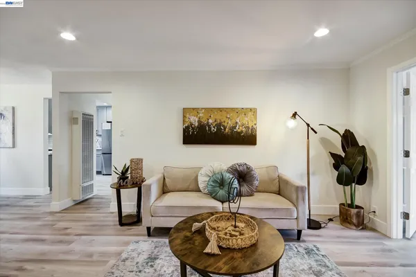 $999,999 | 147 Wisteria Drive, East Palo Alto, CA 94303