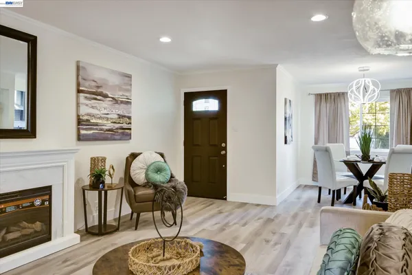 $999,999 | 147 Wisteria Drive, East Palo Alto, CA 94303
