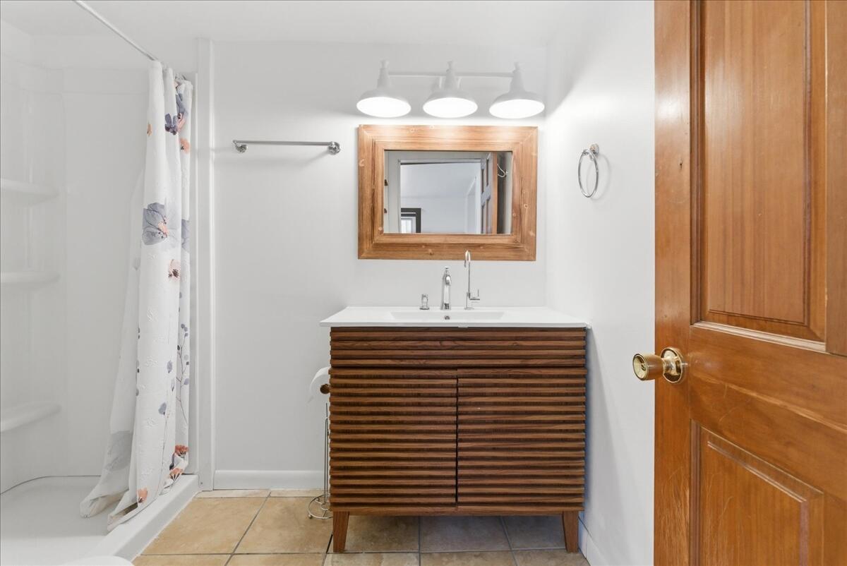 304 Hardscrabble Road Poland, ME 04274 - Photo 15 of 37 Bathroom
