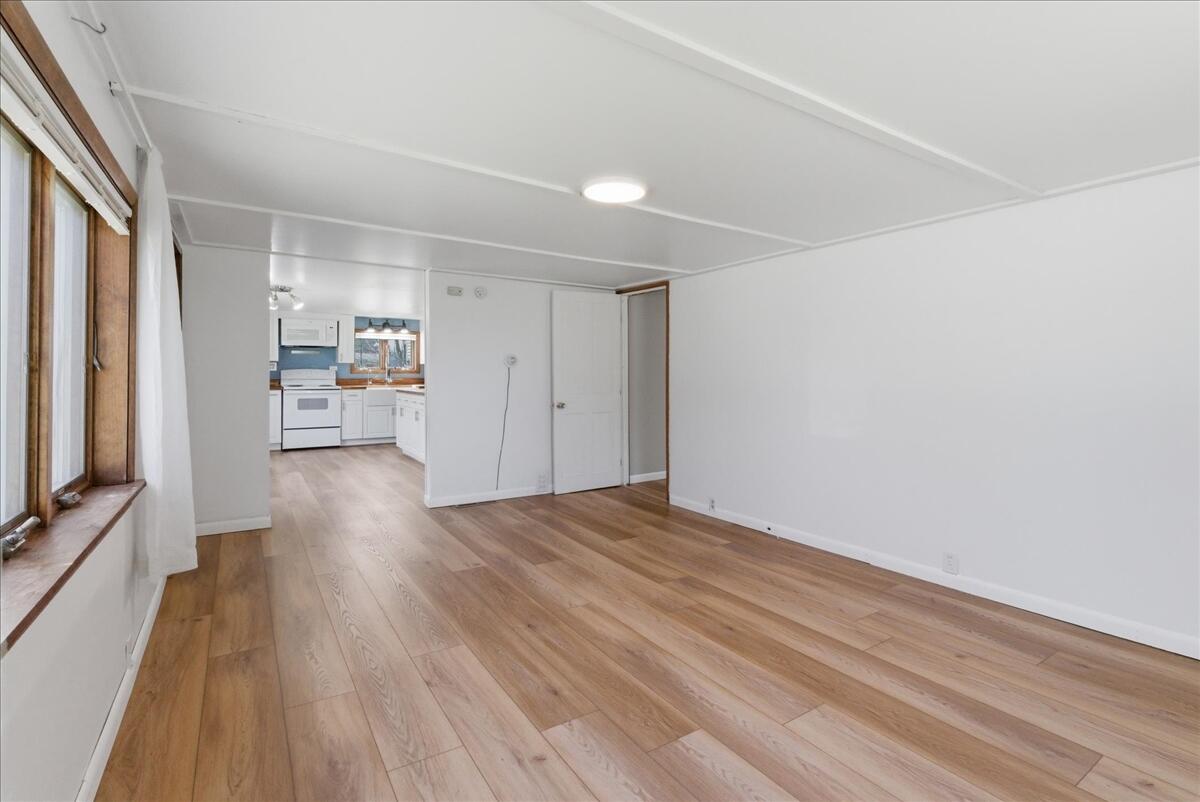 304 Hardscrabble Road Poland, ME 04274 - Photo 22 of 37 Living room