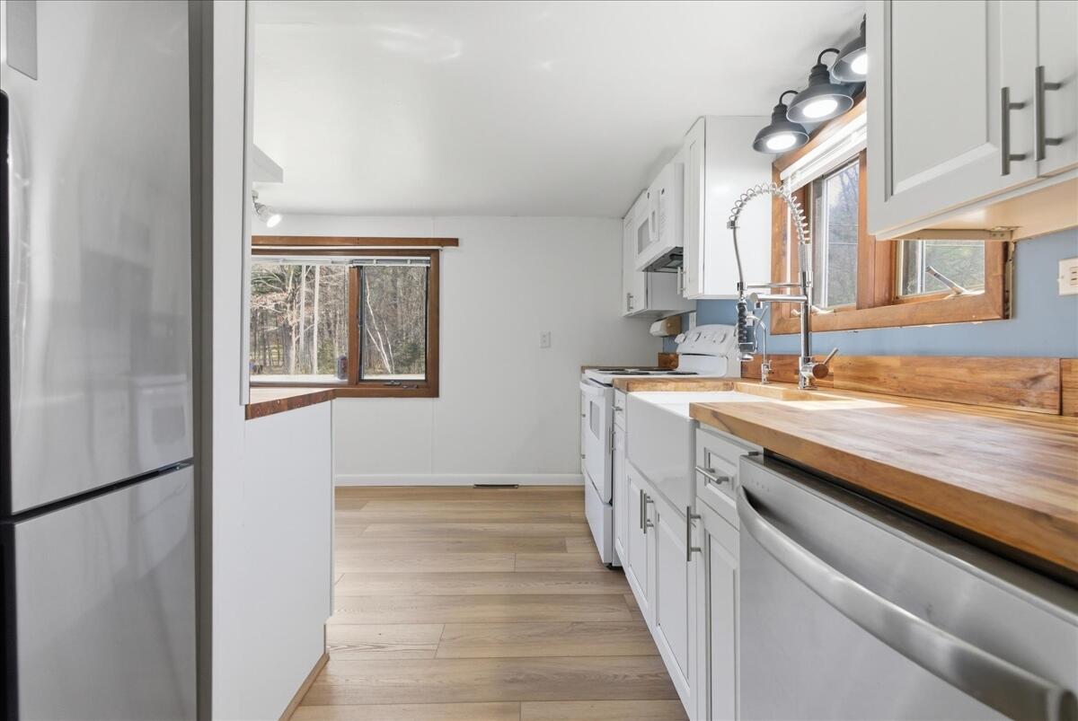 304 Hardscrabble Road Poland, ME 04274 - Photo 8 of 37 Kitchen