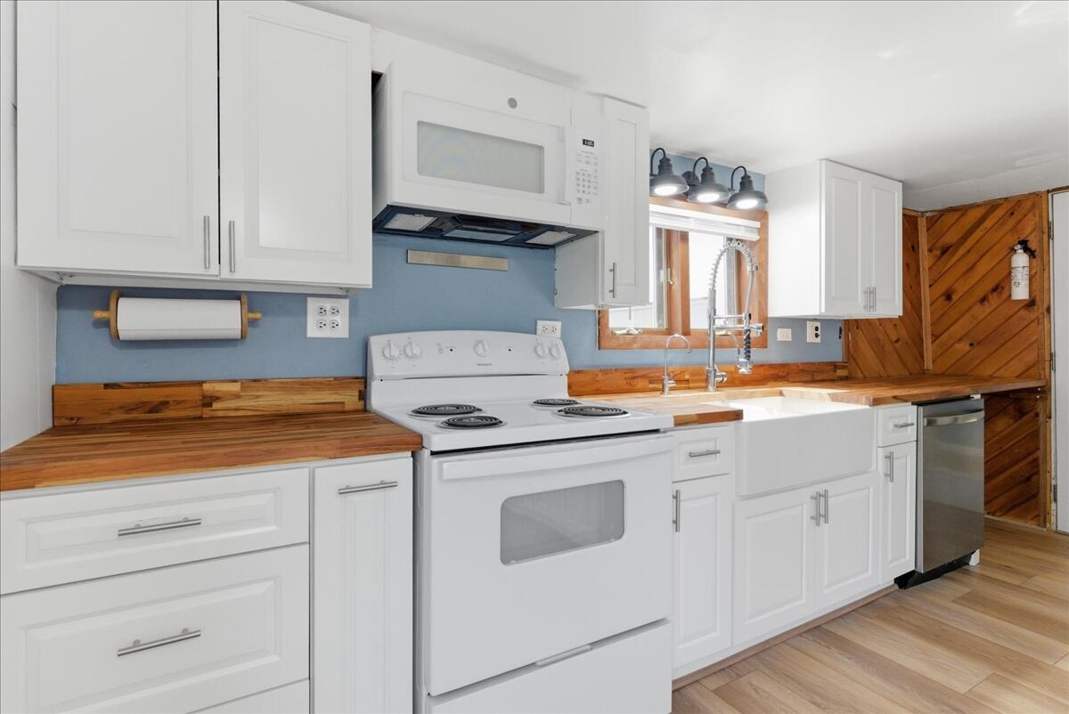 304 Hardscrabble Road Poland, ME 04274 - Photo 9 of 37 Kitchen