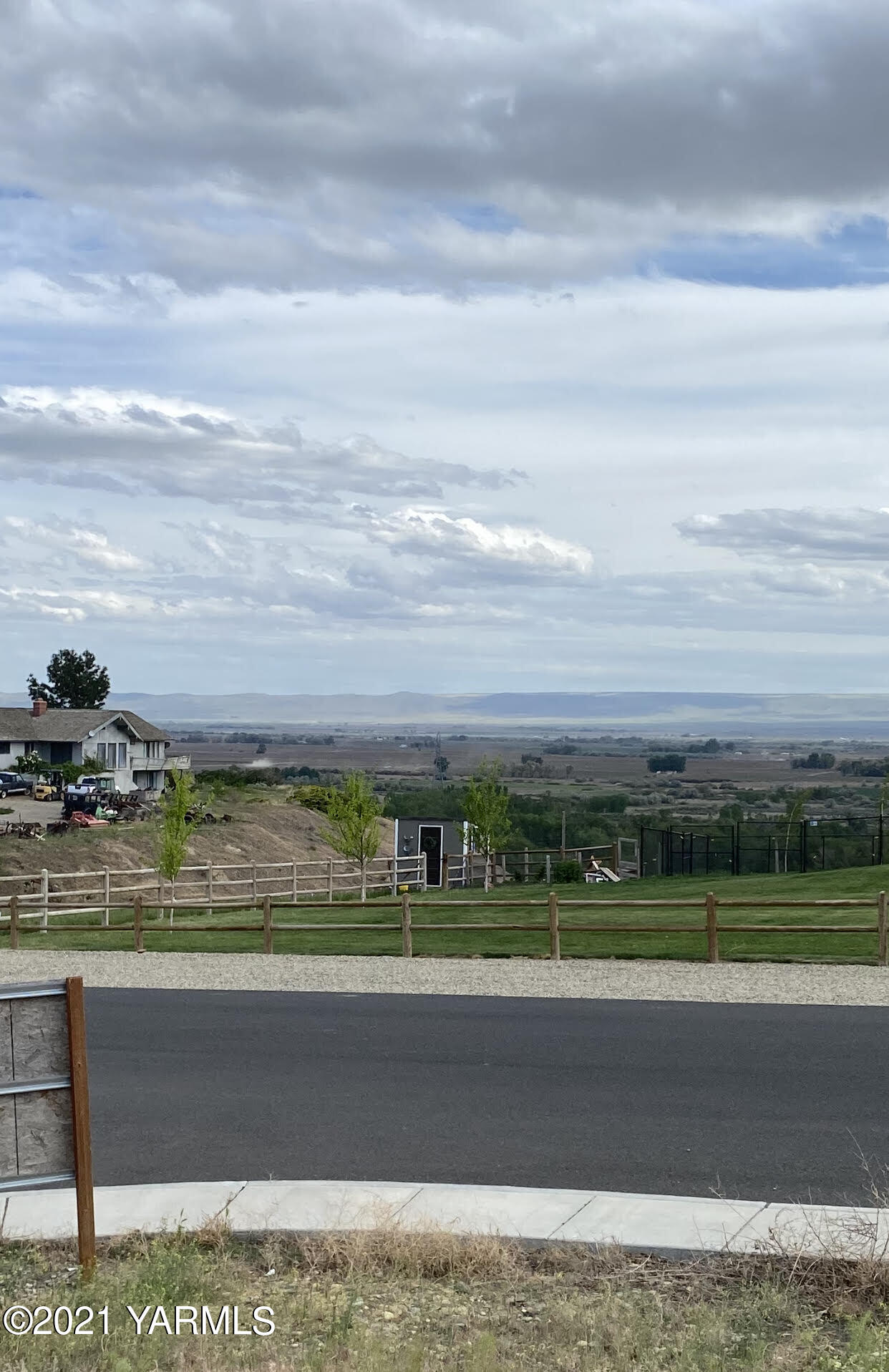 Nna Bagley Road Granger, WA 98932 - Photo 1 of 1 a view of a big yard with an ocean view