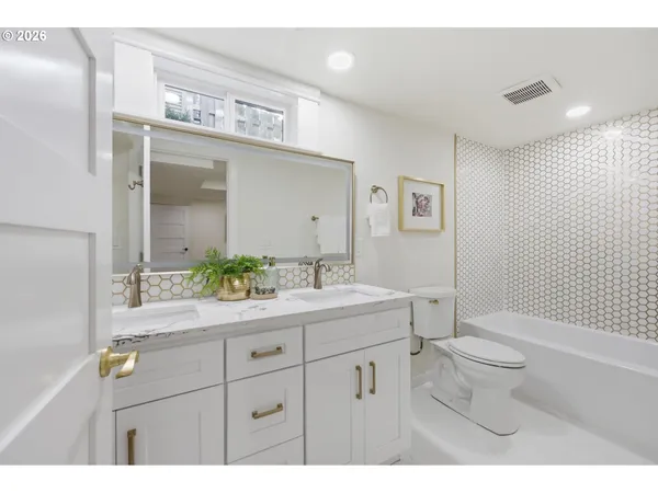 $1,145,000 | 2425 Northeast 40th Avenue, Portland, OR 97212