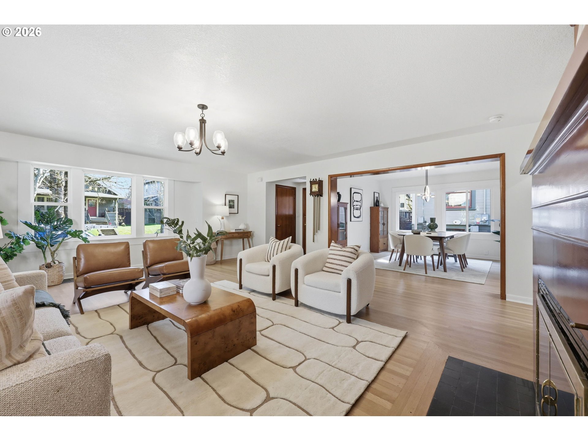 2425 Northeast 40th Avenue Portland, OR 97212 - Photo 8 of 43 Living Room/Dining Room