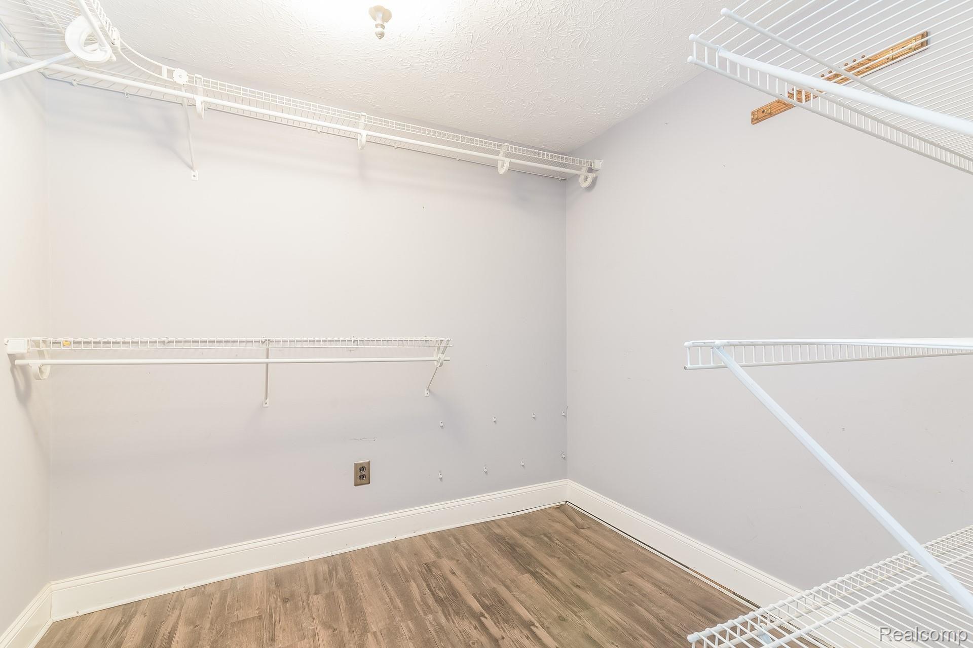 5802 Hinkley Road Stockbridge, MI 49285 - Photo 13 of 25 016-photo-walk-in-closet-8581392.jpg