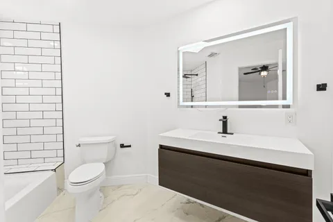 a bathroom with a toilet and a bathtub