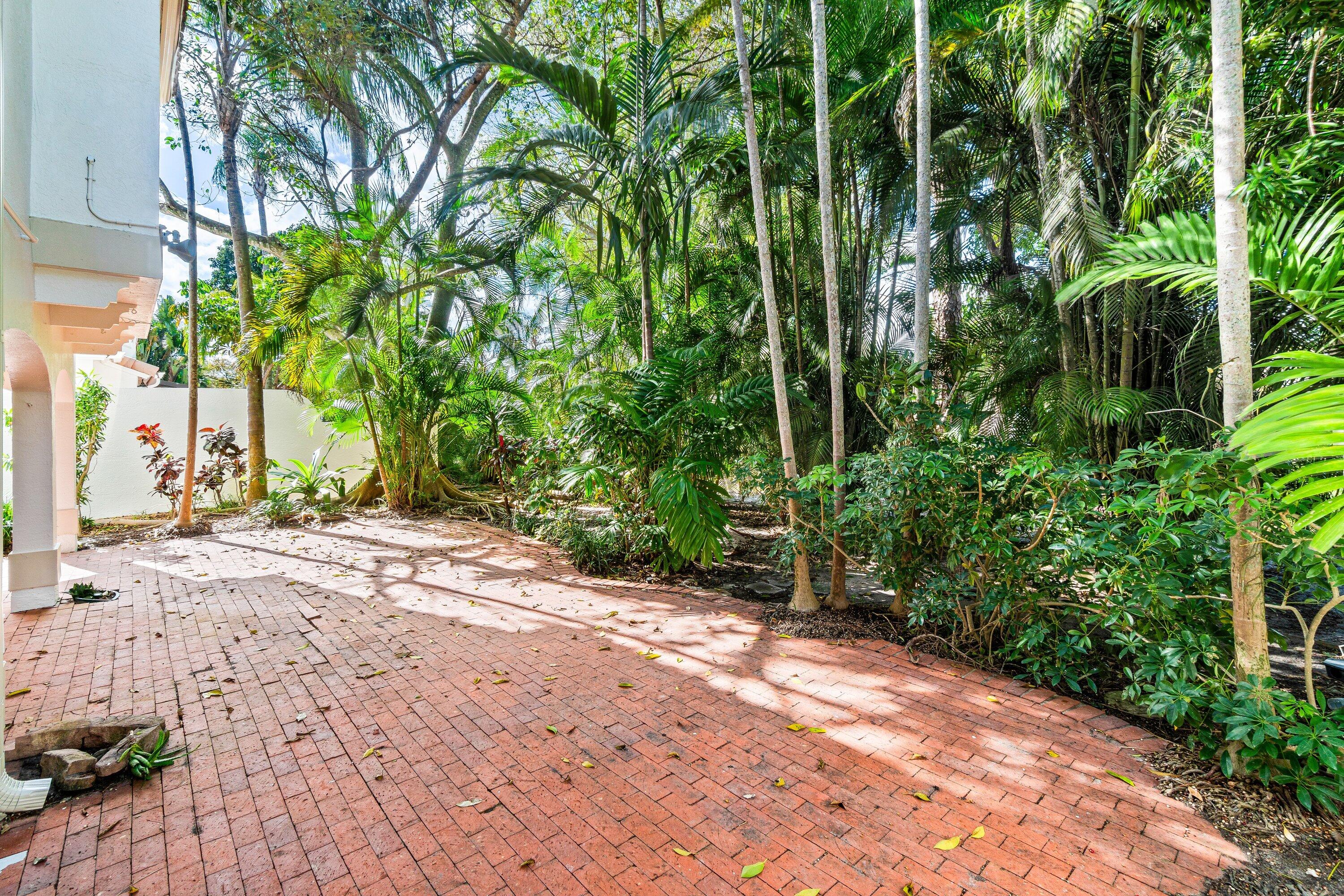 22548 Caravelle Circle, Unit 22548 Boca Raton, FL 33433 - Photo 37 of 40 a view of a backyard of a house