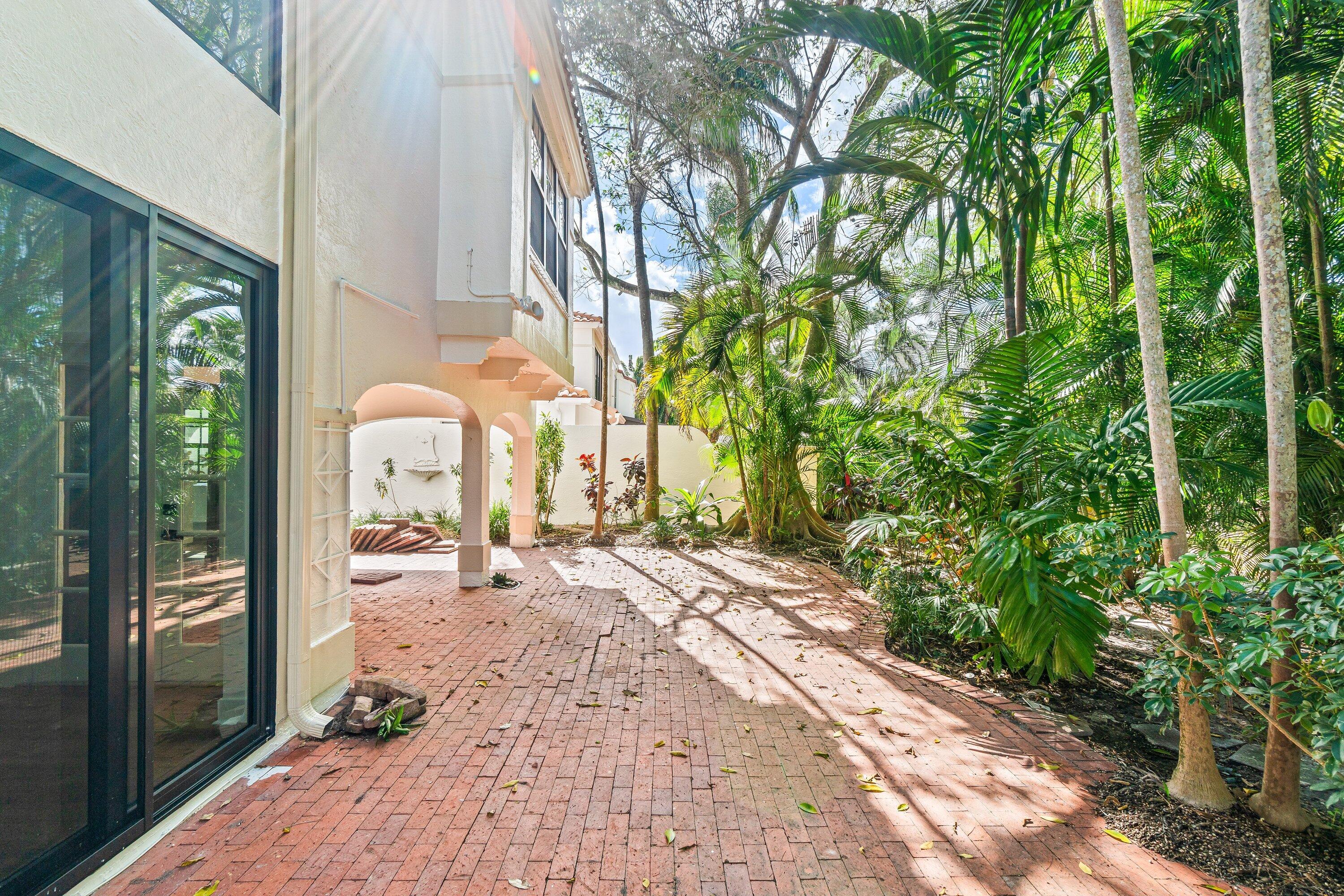 22548 Caravelle Circle, Unit 22548 Boca Raton, FL 33433 - Photo 38 of 40 a view of entrance gate of the house