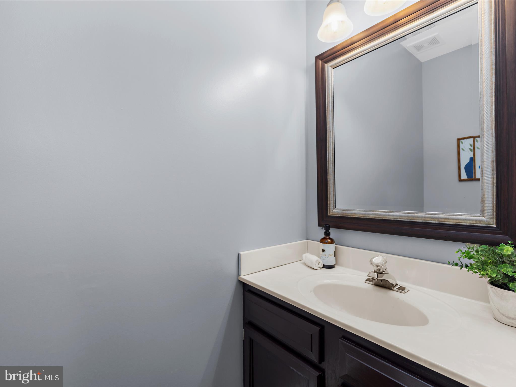 387 Hall Road Crownsville, MD 21032 - Photo 16 of 57 Main level powder room