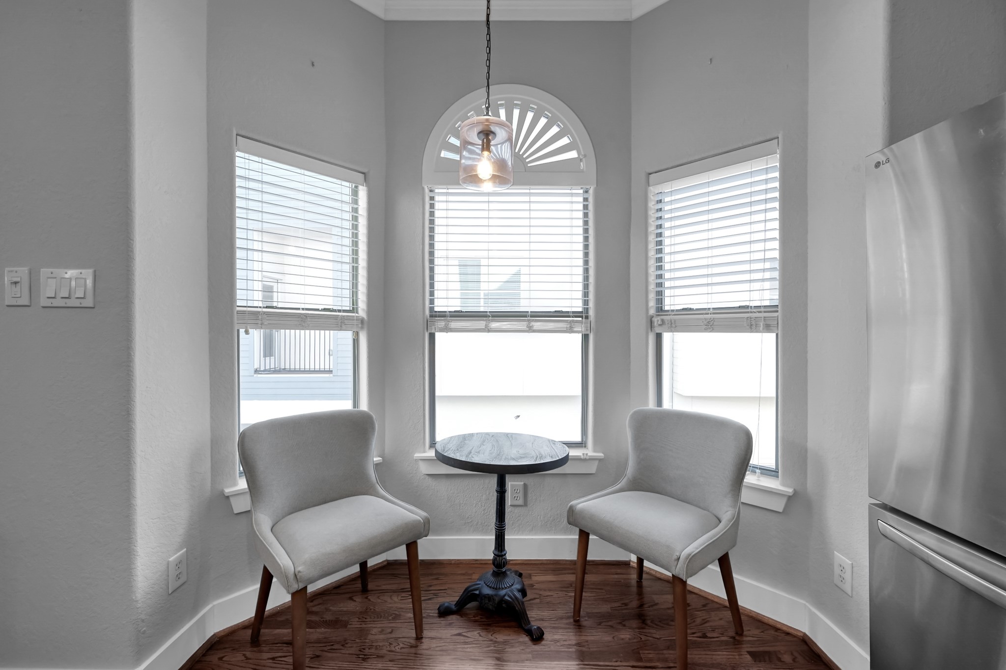 1328 West 23rd Street, Unit A Houston, TX 77008 - Photo 14 of 28 a view of a livingroom with windows and lounge chair