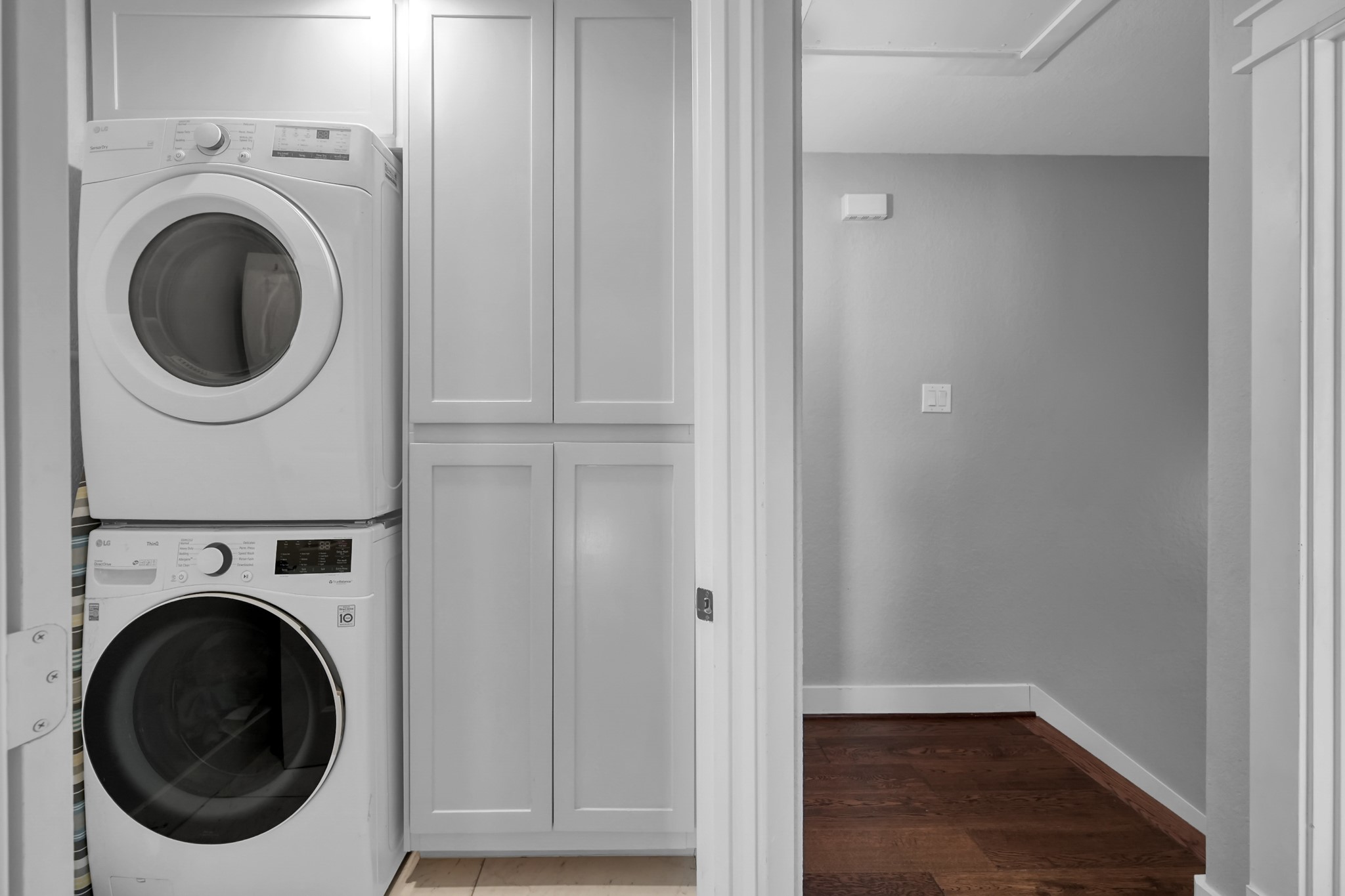 1328 West 23rd Street, Unit A Houston, TX 77008 - Photo 18 of 28 a view of a hallway with washer and dryer
