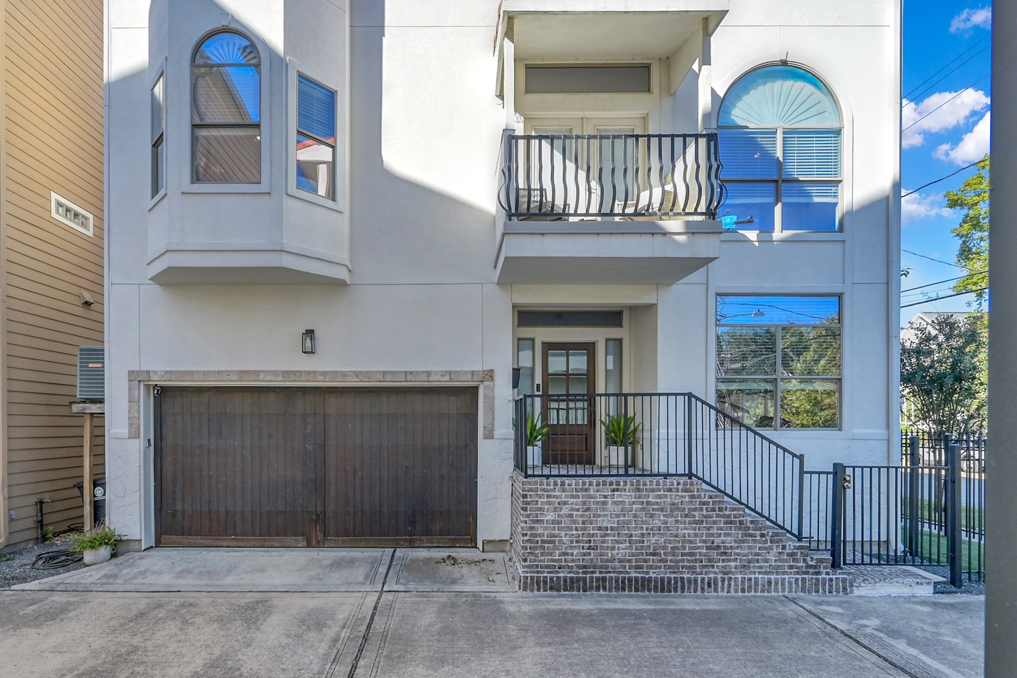 1328 West 23rd Street, Unit A Houston, TX 77008 - Photo 2 of 28 a view of a entrance gate of the house