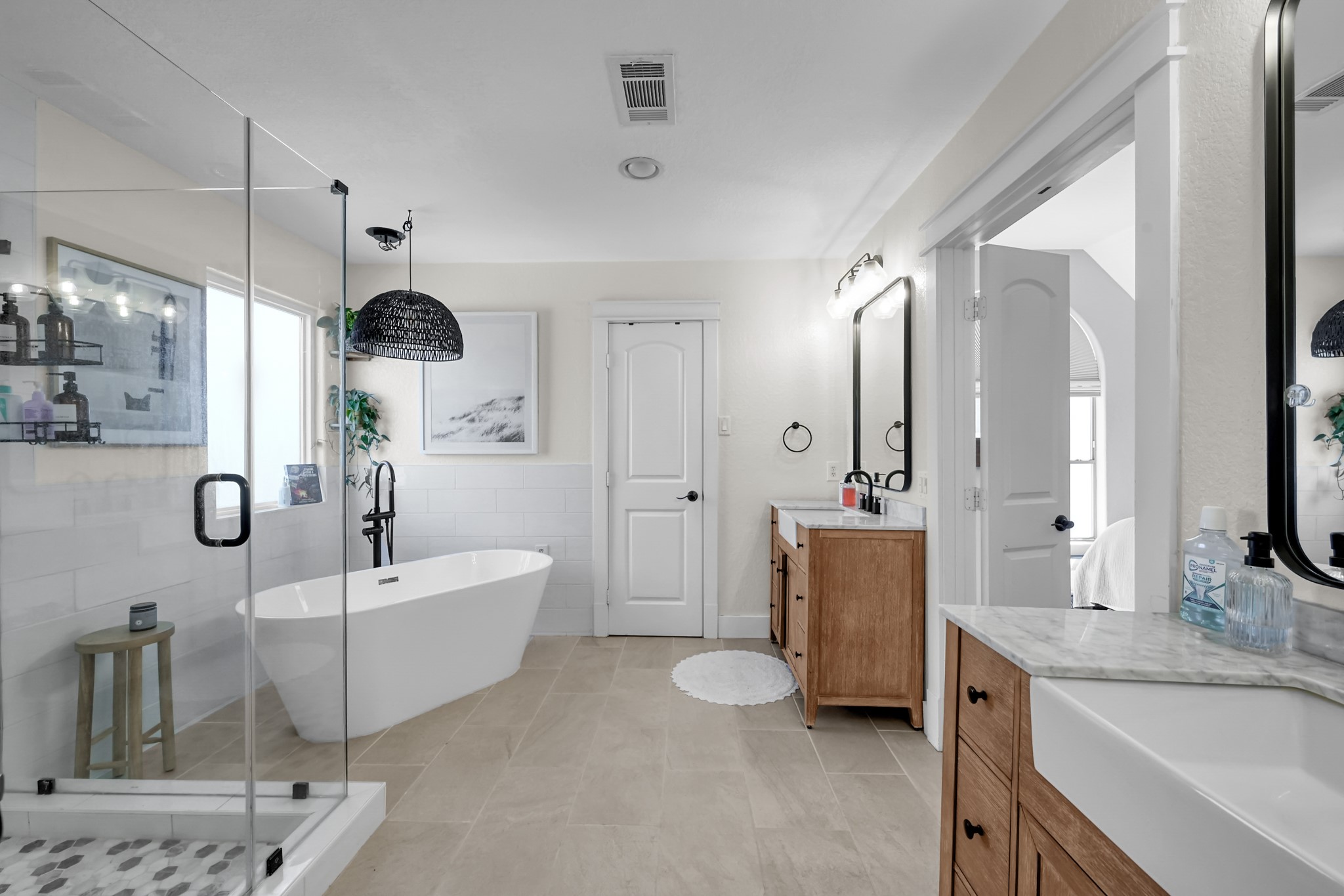 1328 West 23rd Street, Unit A Houston, TX 77008 - Photo 21 of 28 a bathroom with a tub sink and mirror