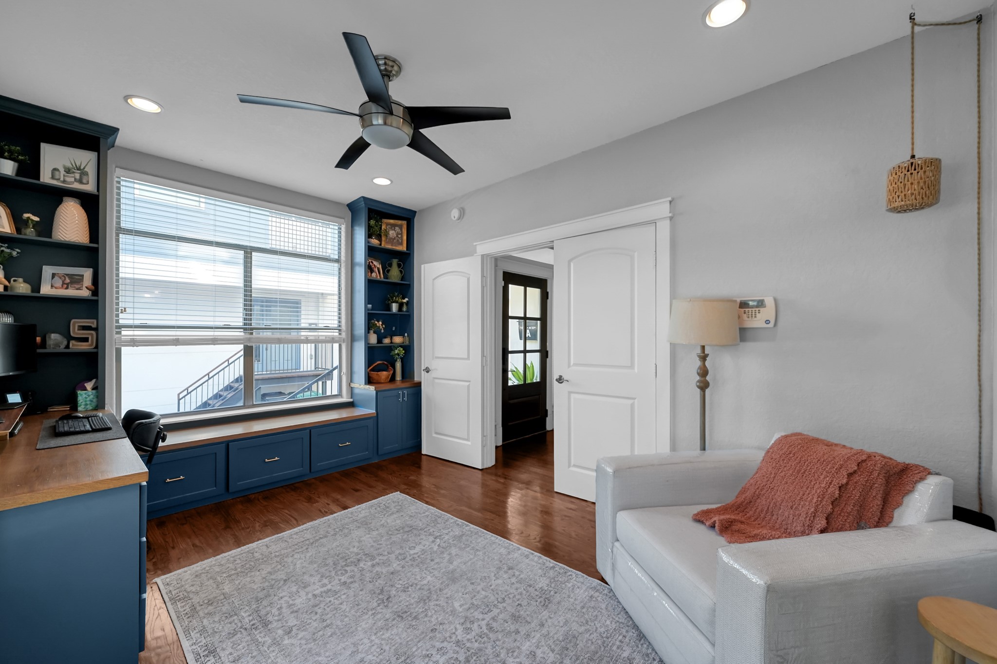 1328 West 23rd Street, Unit A Houston, TX 77008 - Photo 4 of 28 a living room with furniture and a window