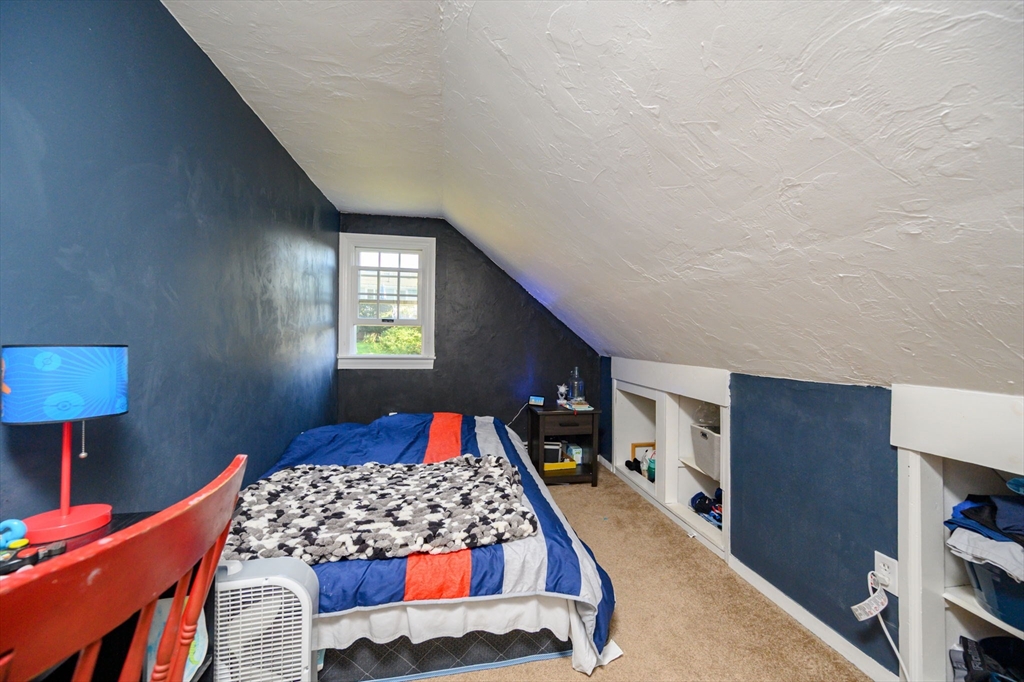 19 Langford Road Plymouth, MA 02360 - Photo 20 of 33 a bedroom with bed and a window