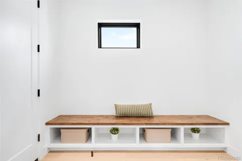 a view of front a house with a yard