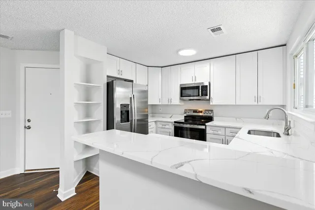 $394,900 | 1504 Summerchase Court, Unit D, Reston, VA 20194