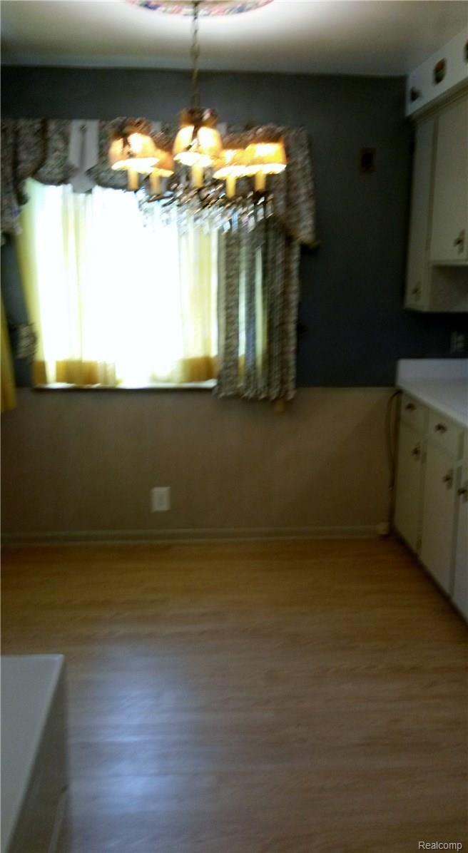 1195 Torpey Road Troy, MI 48083 - Photo 18 of 39 Breakfast Nook - tall view.
