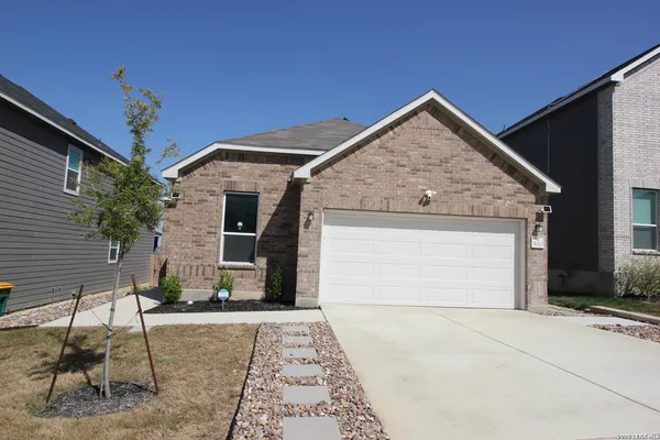 $2,100 | 5010 Dalton Bend, Converse, TX 78109
