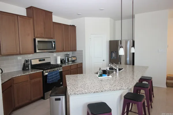 $2,100 | 5010 Dalton Bend, Converse, TX 78109