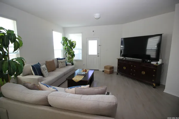 $2,100 | 5010 Dalton Bend, Converse, TX 78109