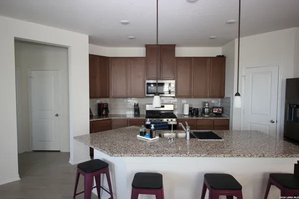 $2,100 | 5010 Dalton Bend, Converse, TX 78109