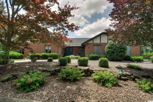 $470,000 | 4020 Cumberland Drive, Quincy, IL 62305