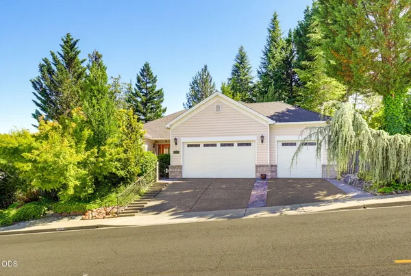 $725,000 | 1119 Northwest Morgan Lane, Grants Pass, OR 97526