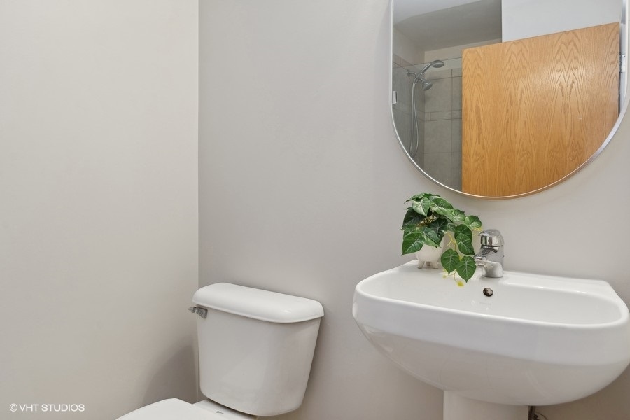 1503 South State Street, Unit 506 Chicago, IL 60605 - Photo 13 of 16 a bathroom with a sink and mirror