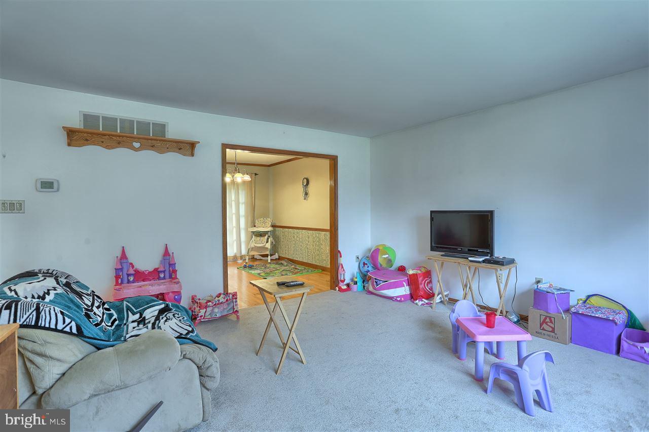 220 Springfield Road Newville, PA 17241 - Photo 3 of 21 Gallery Image 3