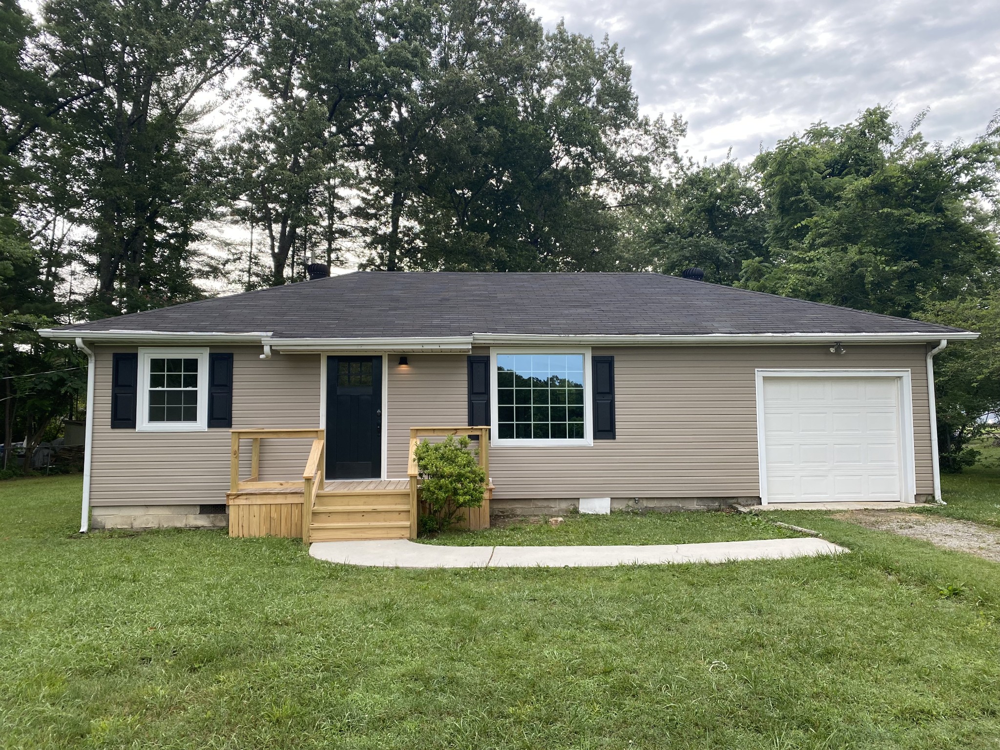 917 Madison Street Manchester, TN 37355 - Photo 1 of 17
