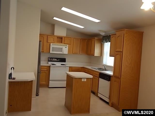 5422 Portland Road Northeast, Unit 16 Salem, OR 97305 - Photo 4 of 11