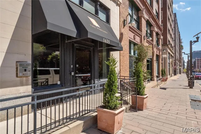 $3,350 | 1635 Washington Avenue, Unit 912, St. Louis, MO 63103