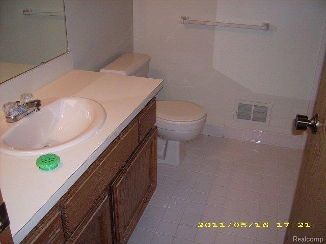 405 Meadow Bridge Drive Rochester, MI 48307 - Photo 10 of 18 DSCI3731 (2)