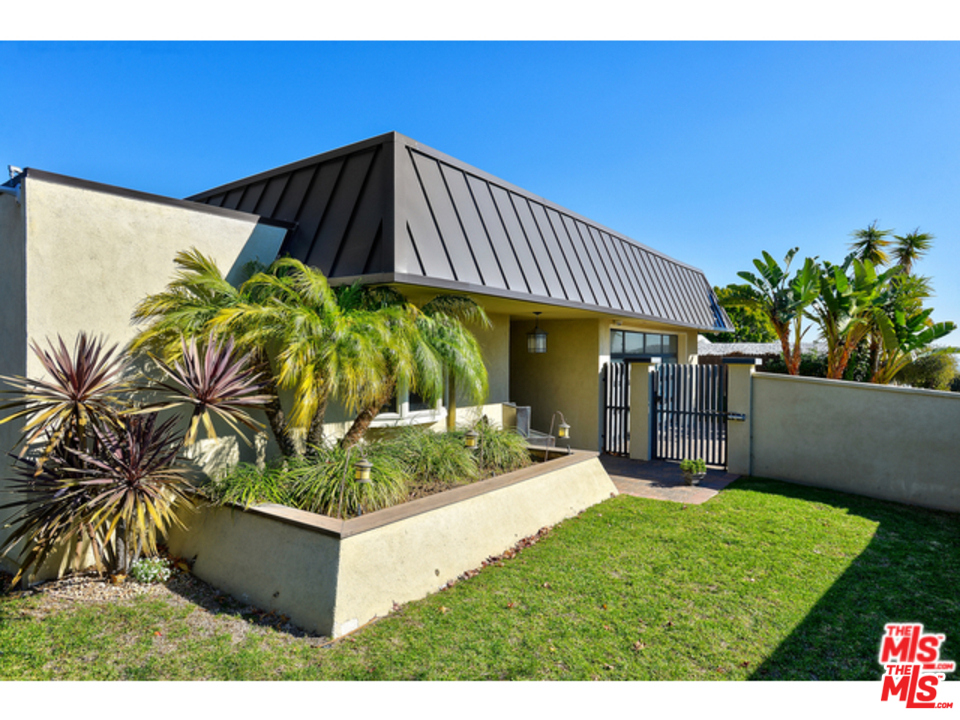 3612 Surfwood Road Malibu, CA 90265 - Photo 3 of 19 a view of a house with a yard
