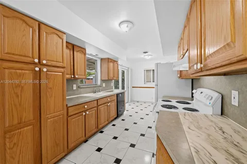 $650,000 | 733 North Rainbow Drive, Hollywood, FL 33021