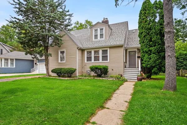 $3,500 | 402 Turner Avenue, Glen Ellyn, IL 60137