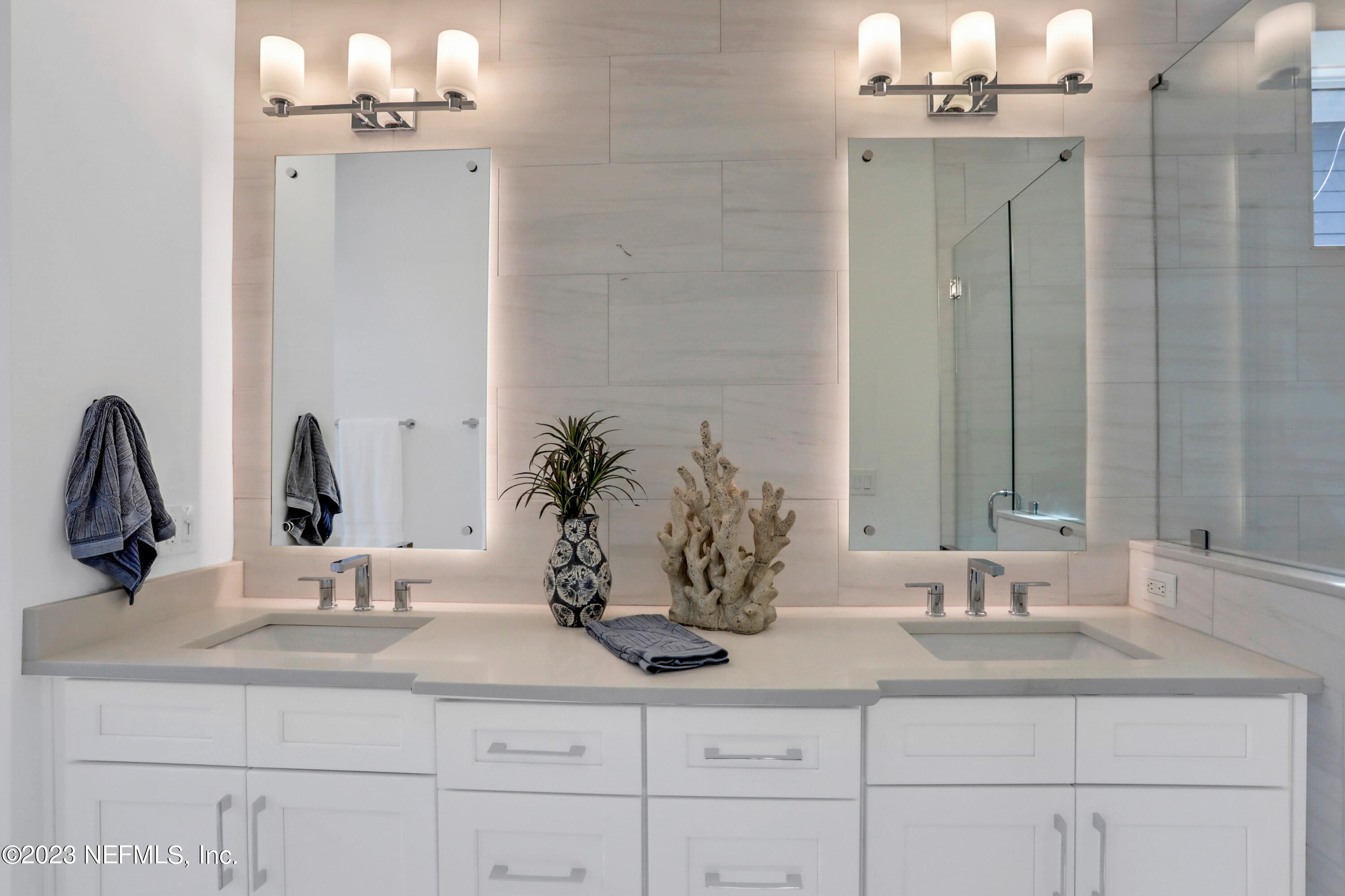 2107 Gordon Avenue Jacksonville Beach, FL 32250 - Photo 31 of 36 a bathroom with a sink vanity and a mirror