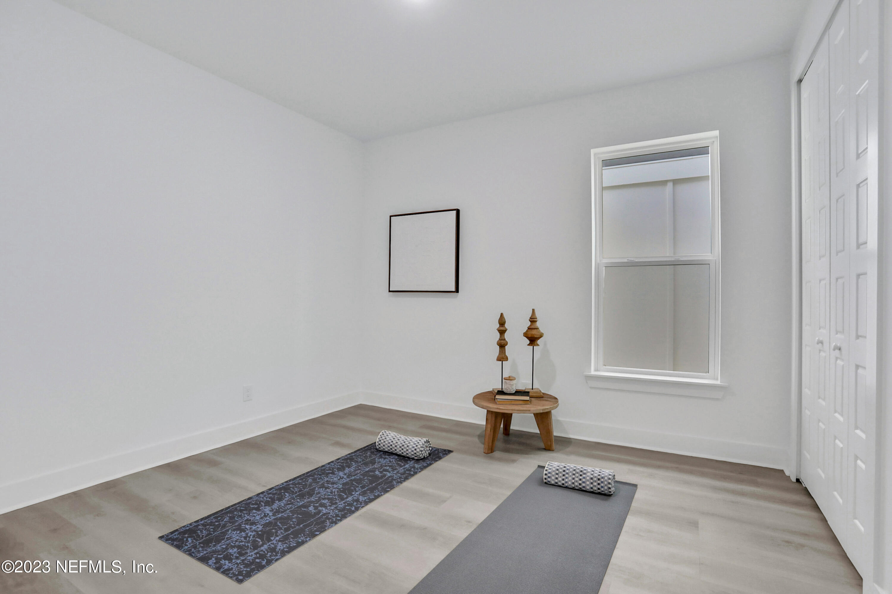 2107 Gordon Avenue Jacksonville Beach, FL 32250 - Photo 4 of 36 a living room with a rug