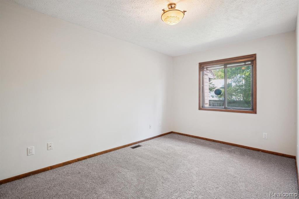 131 East Jolly Road, Unit E6 Lansing, MI 48910 - Photo 20 of 34 Gallery Image 20