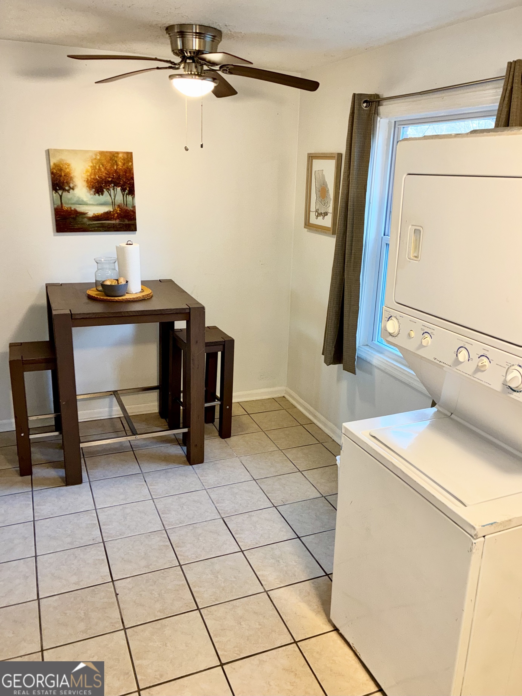 1859 Williams Avenue East Point, GA 30344 - Photo 5 of 20 a work place with table and chairs