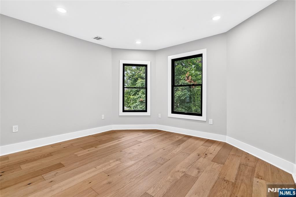 447 Queen Anne Road Teaneck, NJ 07666 - Photo 32 of 50