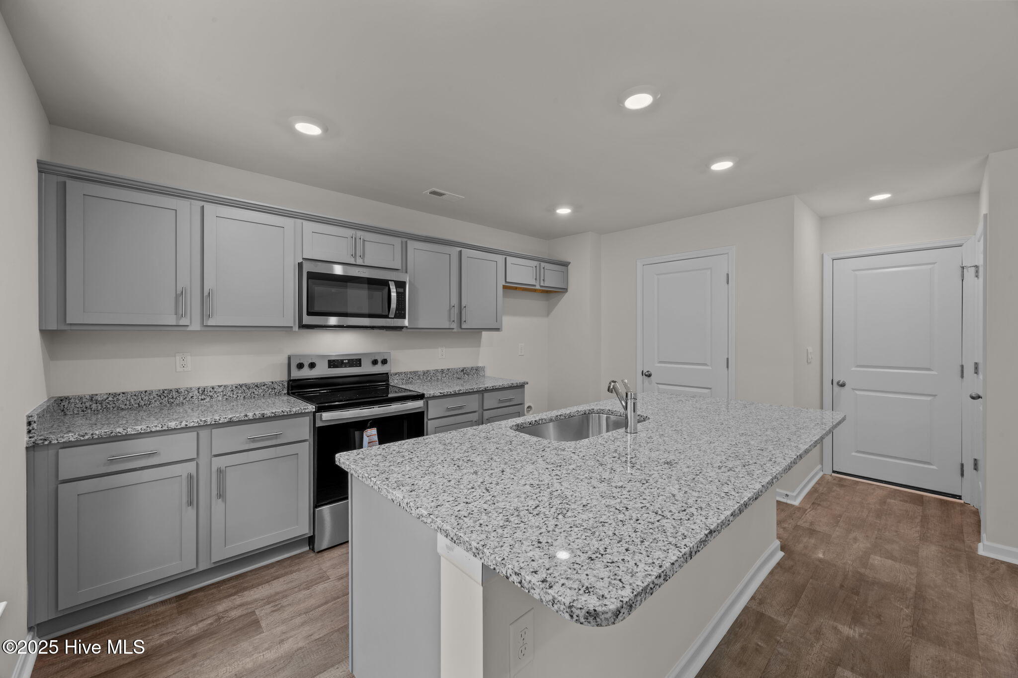 4016 Emerald View New Bern, NC 28560 - Photo 12 of 43 13-web-or-mls-0C0A1042