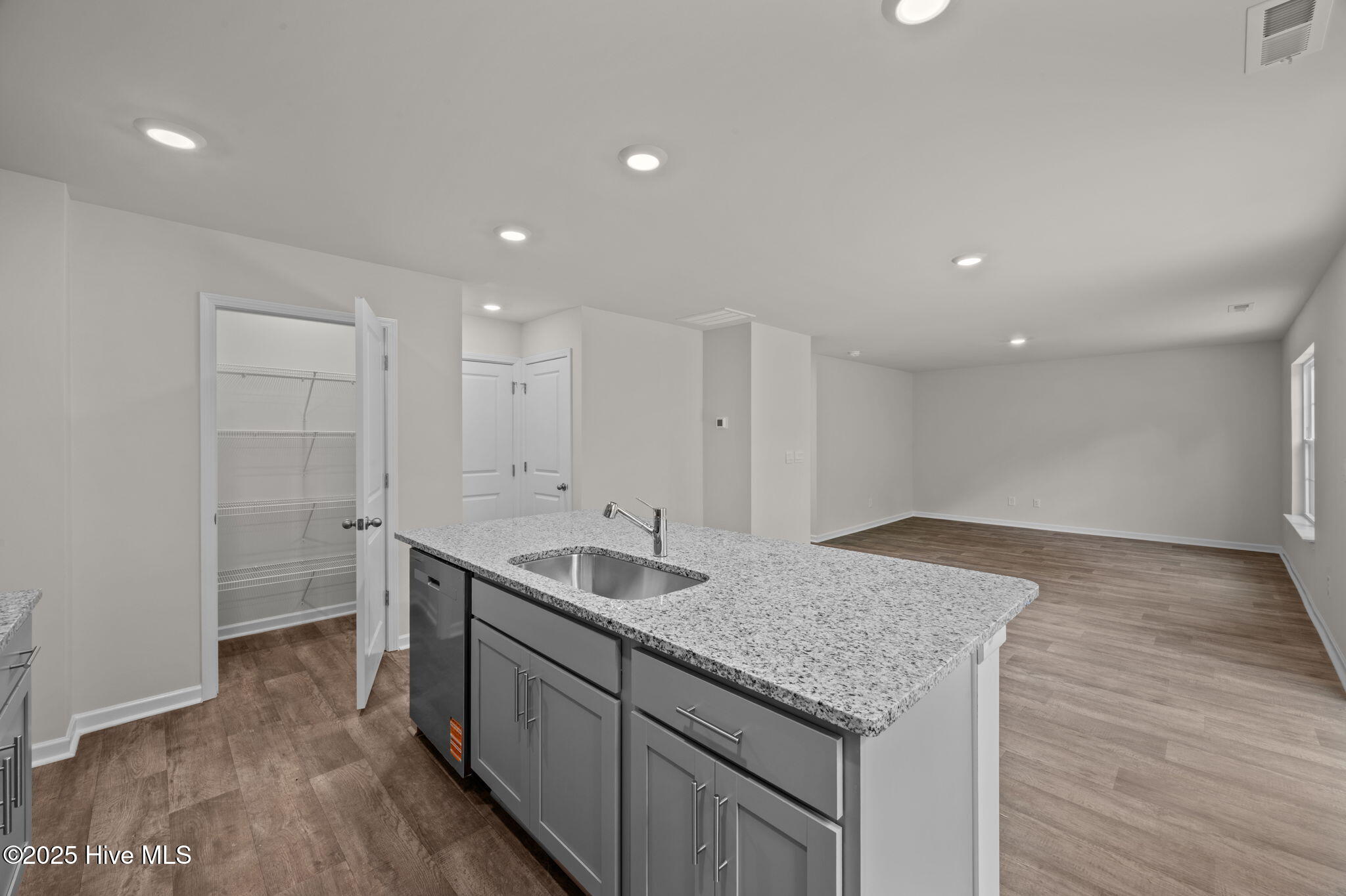 4016 Emerald View New Bern, NC 28560 - Photo 13 of 43 14-web-or-mls-0C0A1045