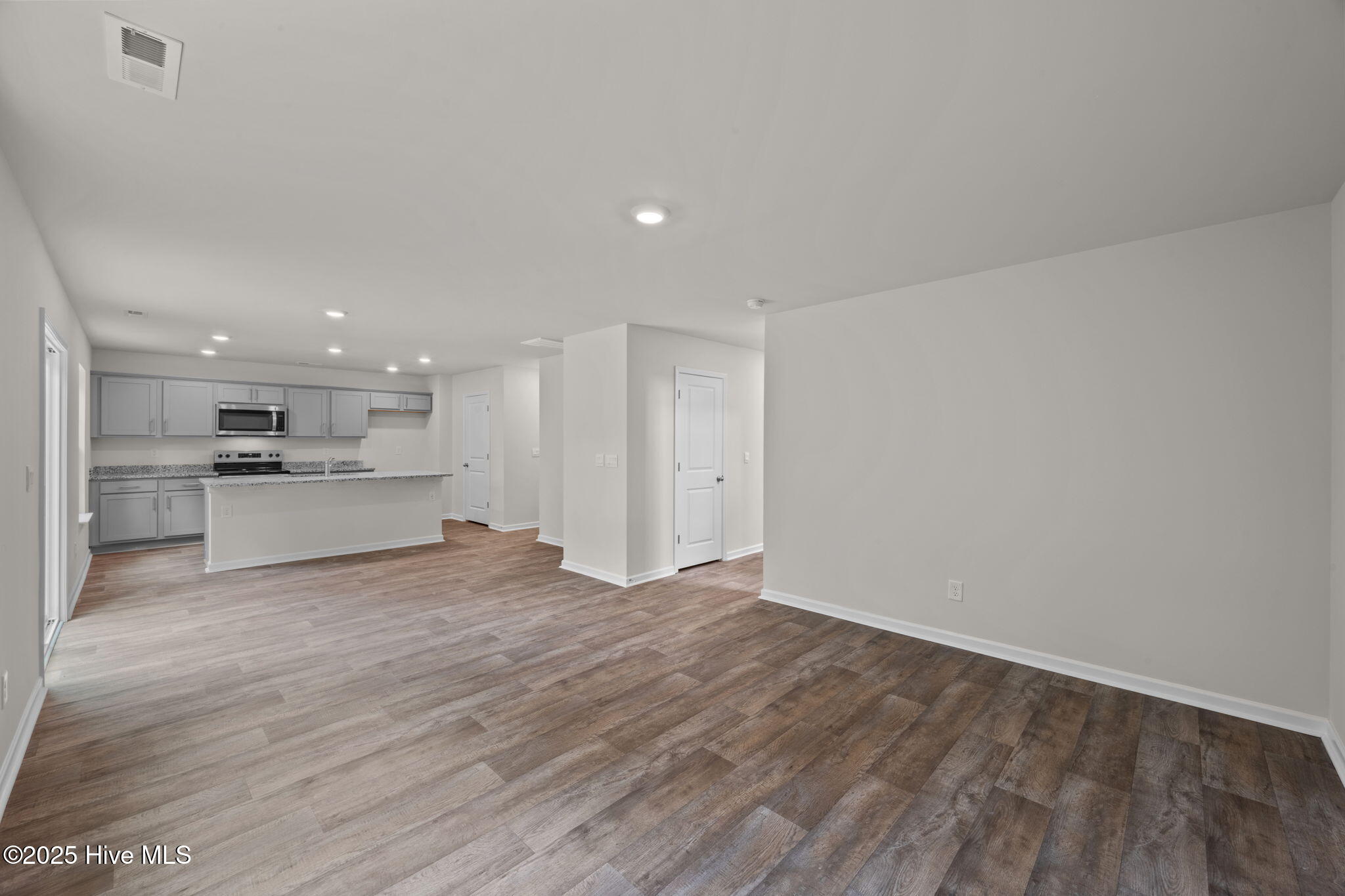 4016 Emerald View New Bern, NC 28560 - Photo 8 of 43 9-web-or-mls-0C0A1030