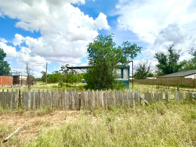 $16,000 | 1719 South 5th Street, Tahoka, TX 79373