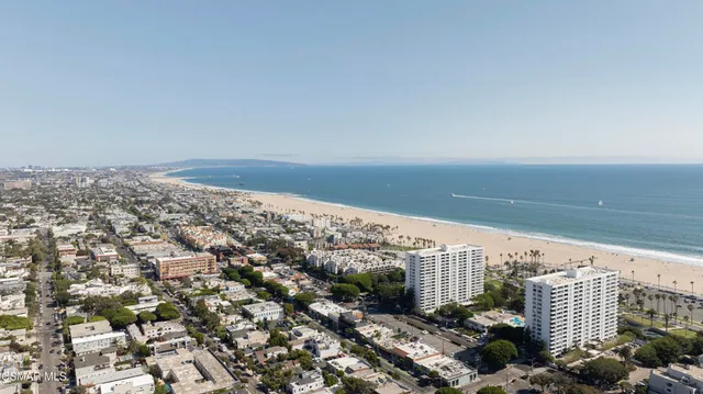 $949,000 | 717 Copeland Court, Unit 4, Santa Monica, CA 90405