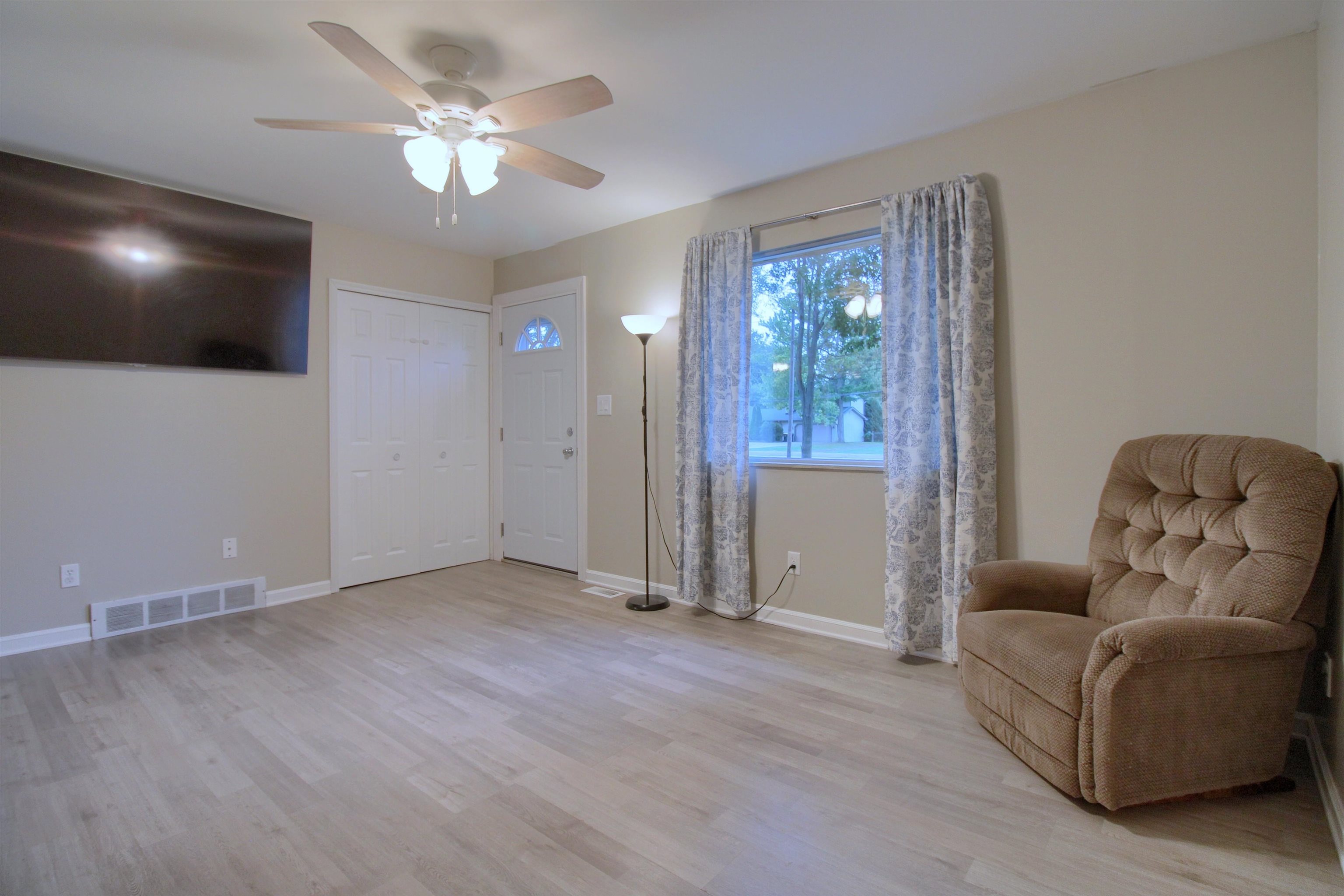 48725 Sugarbush Road Chesterfield, MI 48047 - Photo 3 of 25